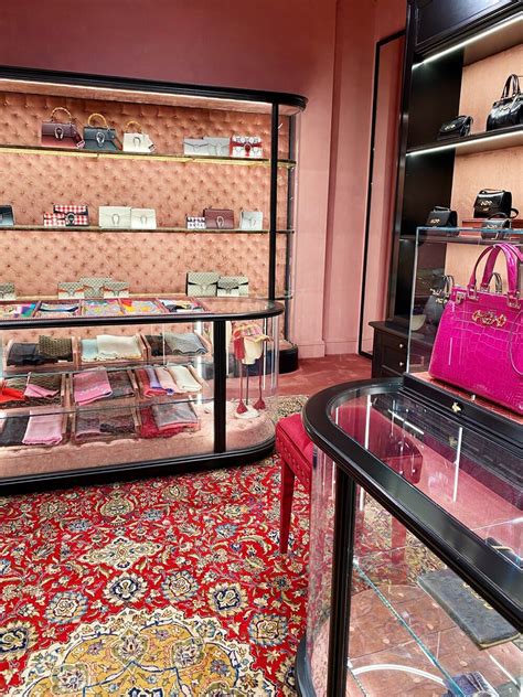 gucci florence cascine|original gucci store in florence.